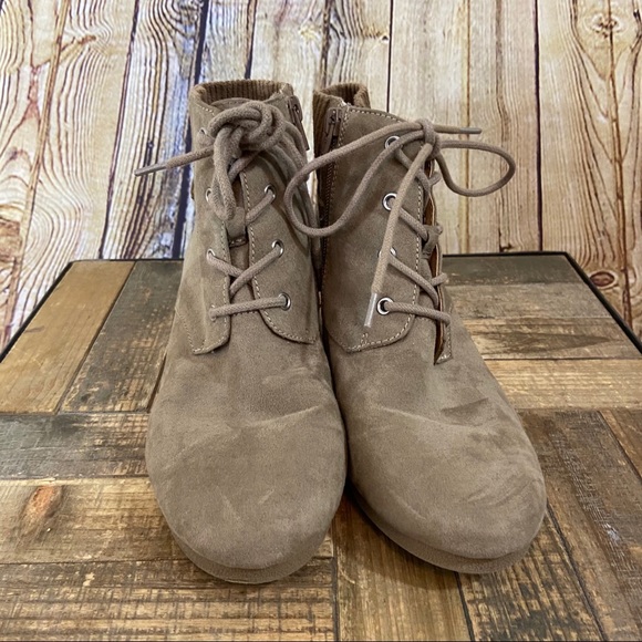 Taupe lace up justice booties size 8 - Picture 3 of 10